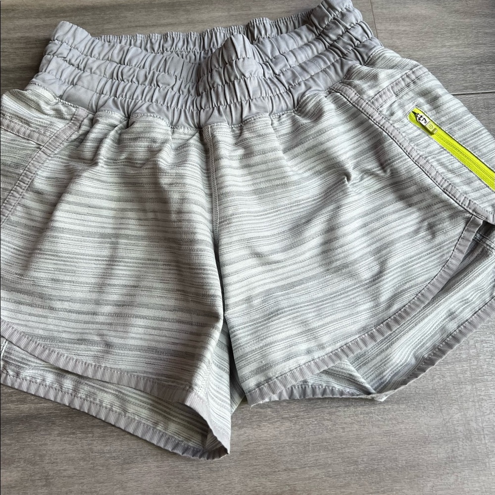 Lululemon Tracker Short II Wee Are From GRAY SPACE SILVER SPOON  size 6